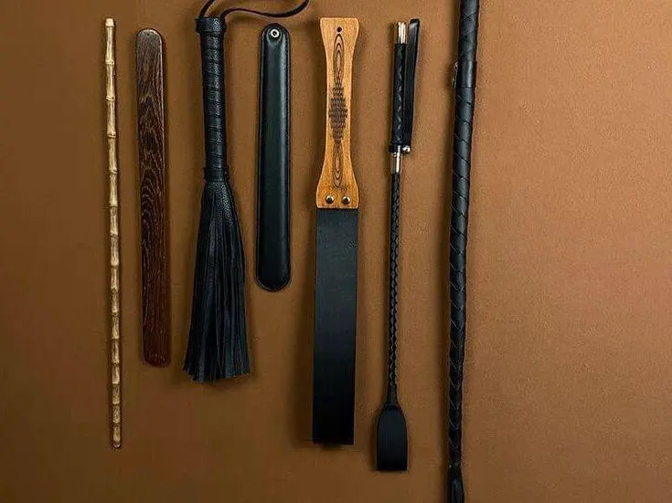 西檬之家：BDSM中的圣水是什么？新人必看权威指南